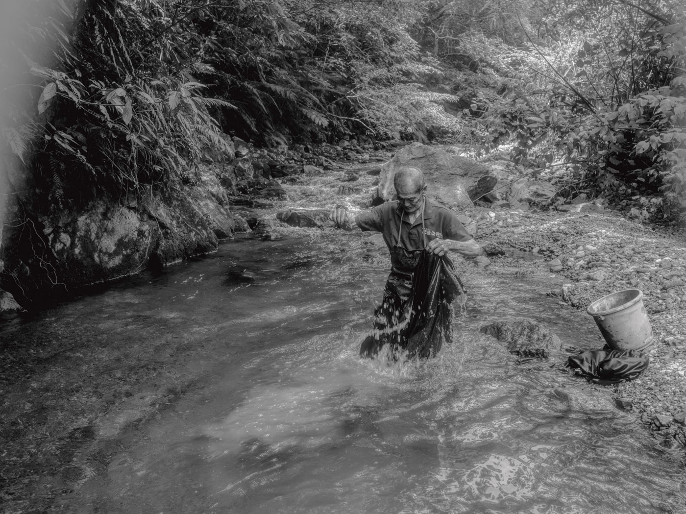 奄美大島泥染め（三線柄） devadurga デヴァドゥルガ メンズ tシャツ 泥染め 藍染め FF CUT SEW