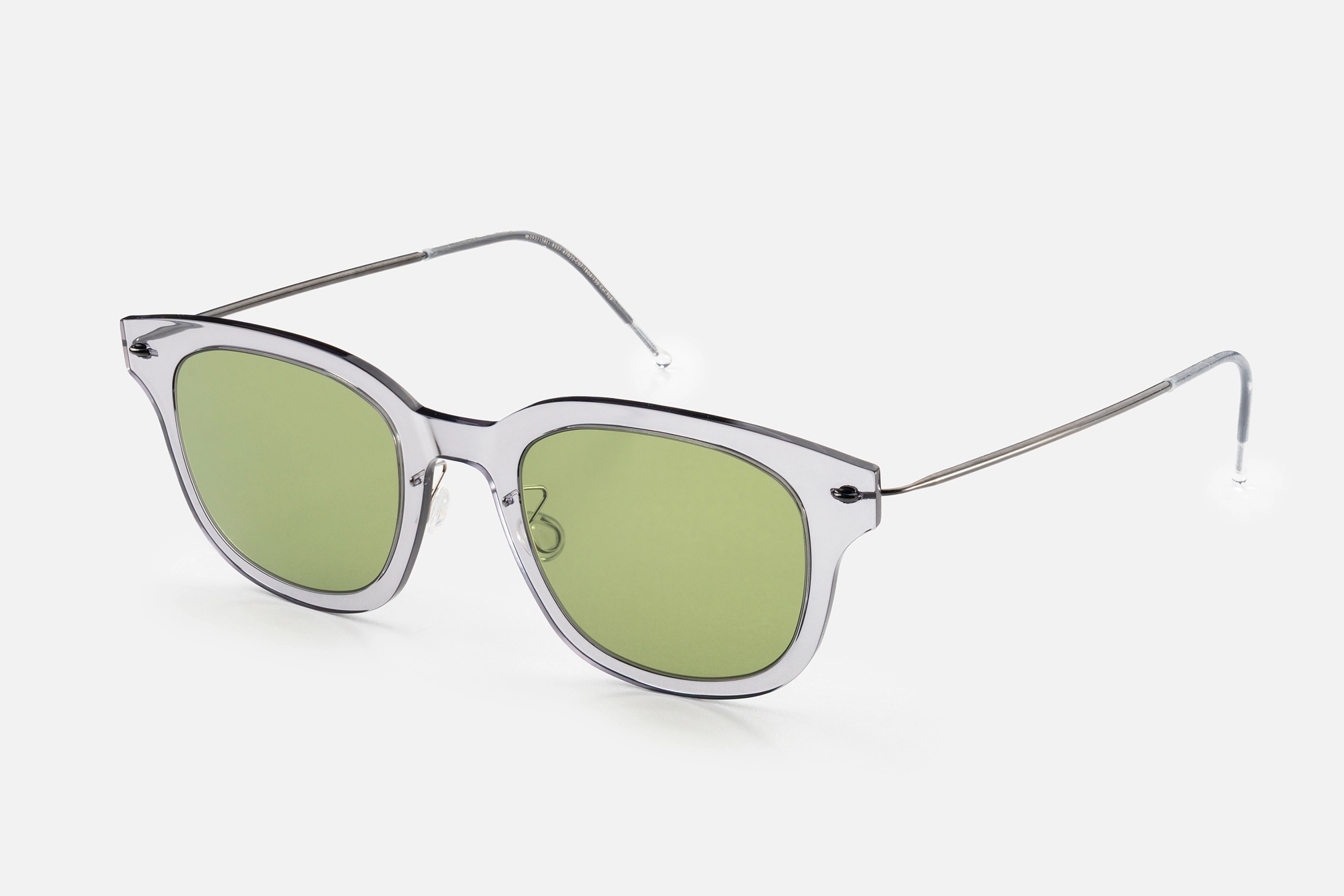 サングラスがアップで写っている様子