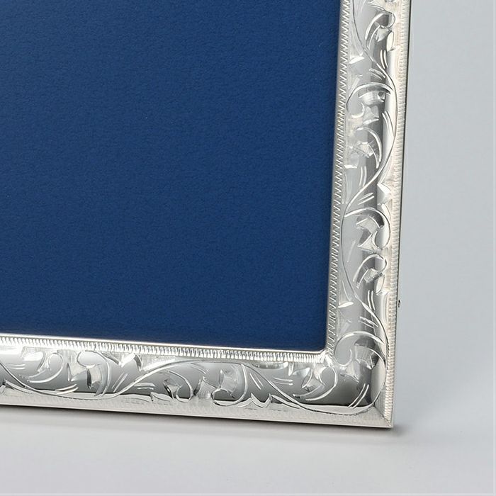 銀製 写真立て 〈洋彫/7インチ〉 |金属素材 | WAKOオンラインストア 