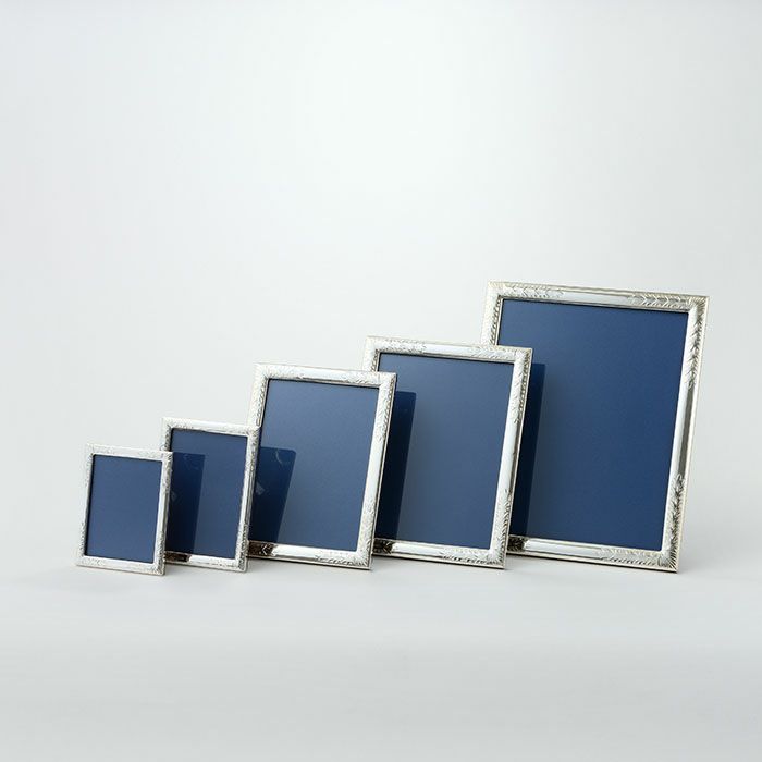 銀製 写真立て 〈隅唐草/5インチ〉(L判) |金属素材 | WAKOオンライン 