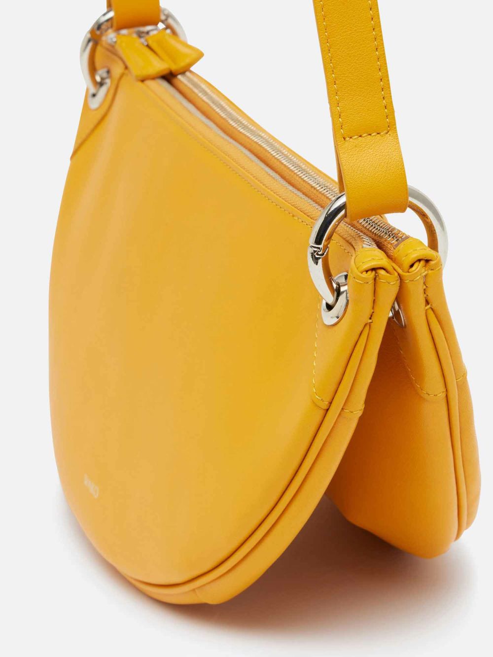 美品✨WAKO MANACO　ボディーバッグ　ショルダー　レザー　イエロー　現行 MANACO ボディーバッグ イエロー |ショルダーバッグ・ポシェット