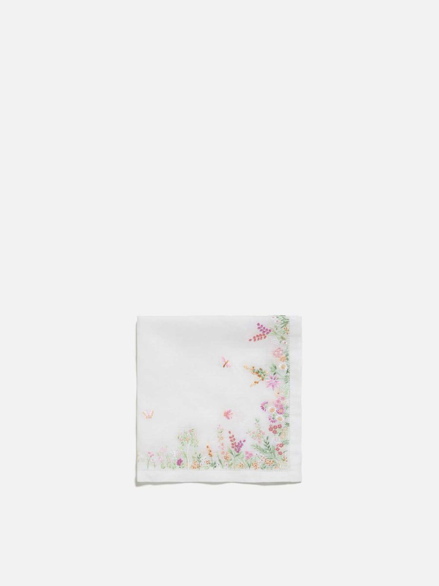 WAKO 和光　手刺繍ハンカチ／野の花 和光堂 - WAKO 和光 ハンカチ 刺繍 バレリーナ柄の通販 by