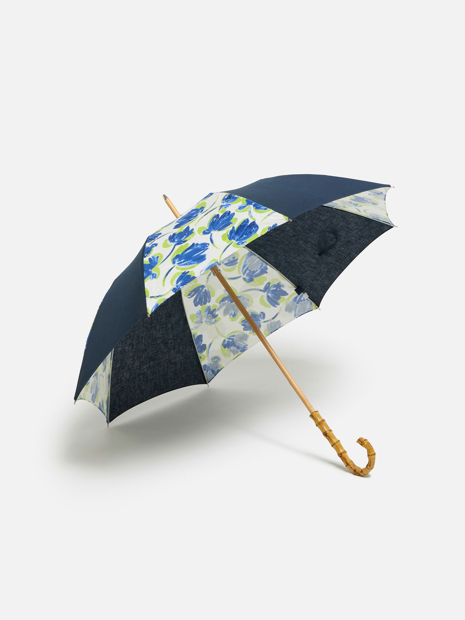 ほぼ新品WAKO銀座和光 刺繍 晴雨兼用折りたたみ日傘 ネイビー 紺 ほぼ新品WAKO銀座和光 刺繍 晴雨兼用折りたたみ日傘 ネイビー 紺