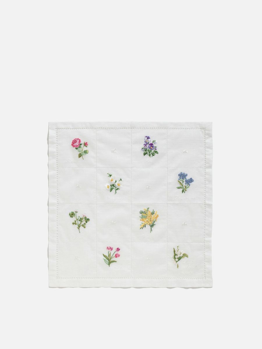 未使用 WAKO 銀座和光 ハンカチ レース 刺繍 花柄等 8枚まとめ 手刺繍ハンカチ ホワイト |刺繍・レース | WAKO公式オンライン